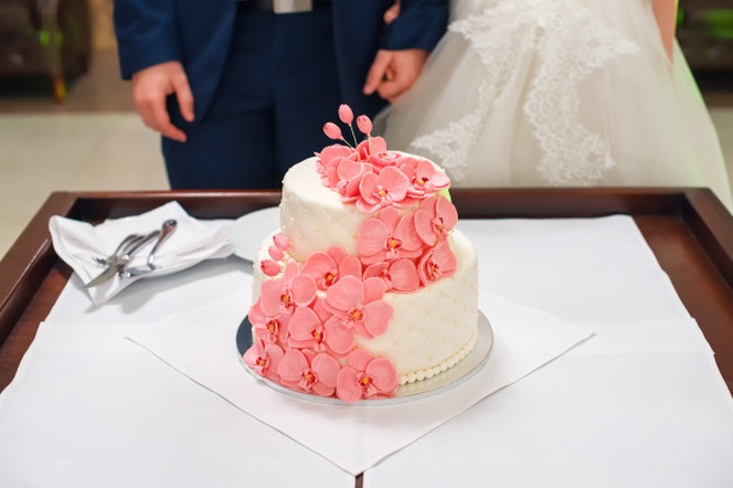 مراسم برش کیک عروسی